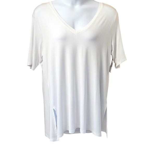Torrid White Asymmetrical Short Sleeve T-Shirt - Picture 2 of 16
